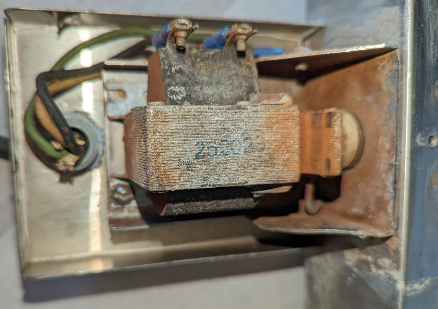 Control, Drain, 120V - 60Hz - .5Amps 8 close up