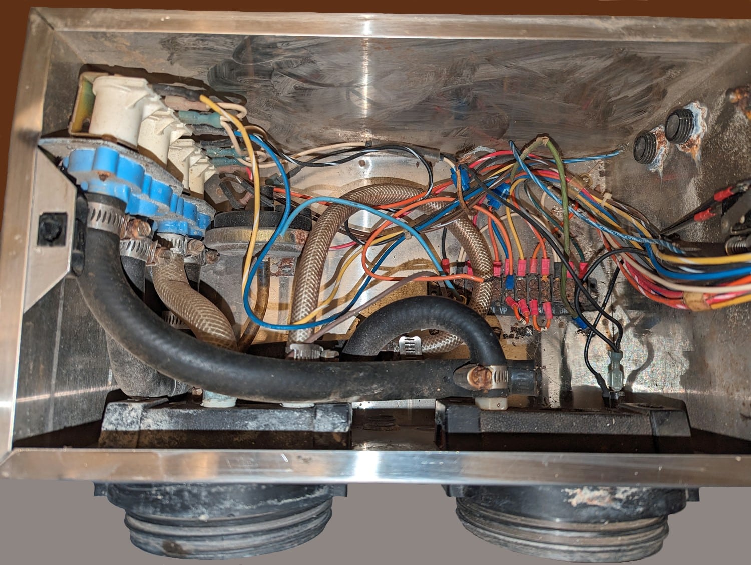 Washer, Universal K.O.M. II w/Drain, 115V - 1.7A - 60Hz 5 close up