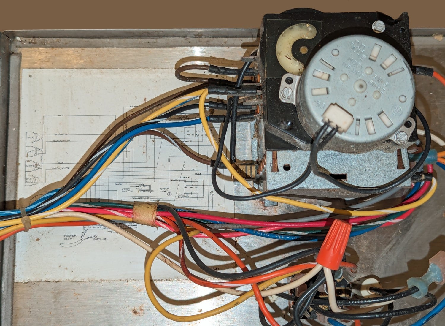 Washer, Universal K.O.M. II w/Drain, 115V - 1.7A - 60Hz 6 close up