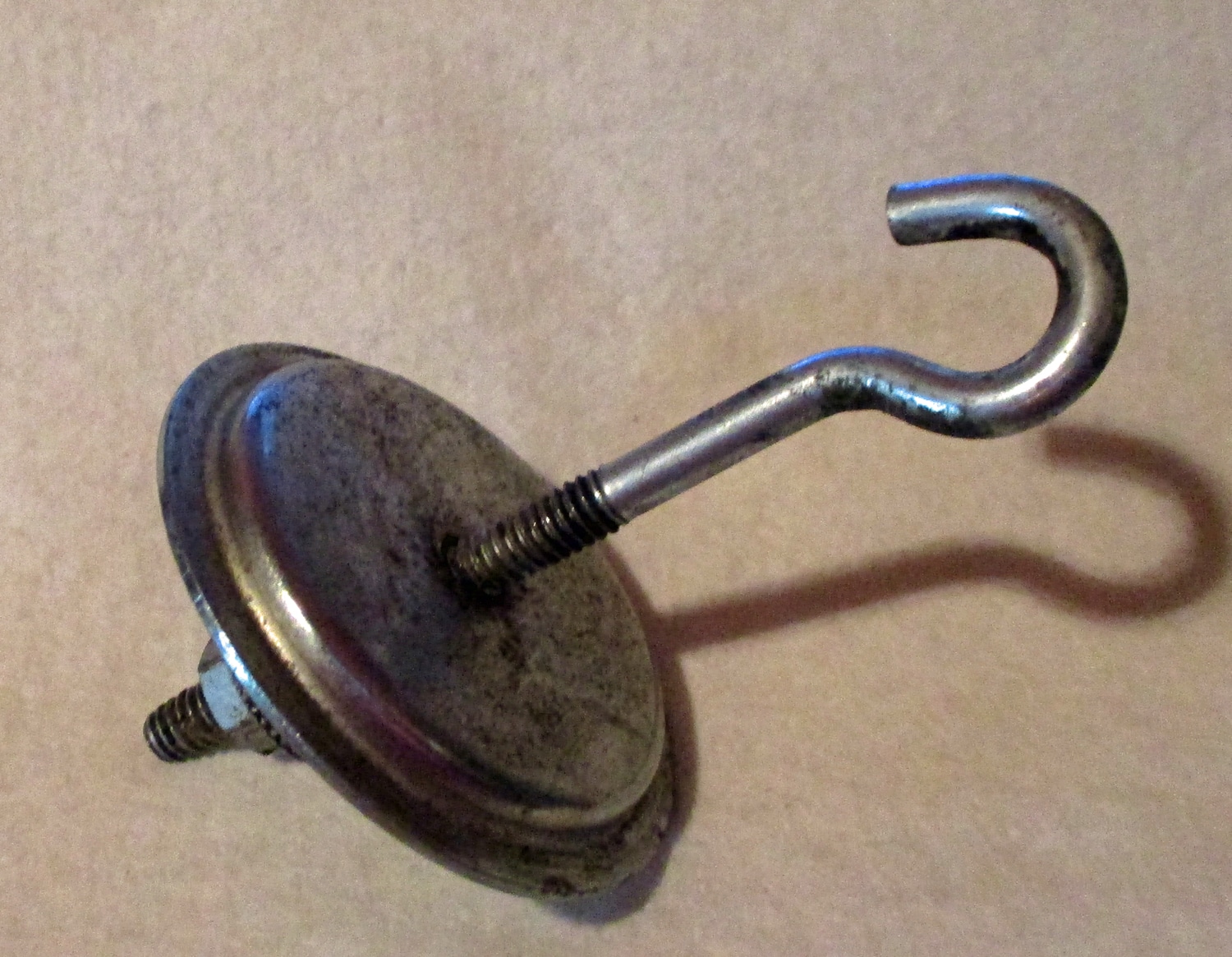 Plate w/hook main photo