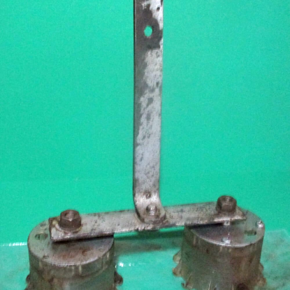 Oiler Base W/Bracket Main Photo