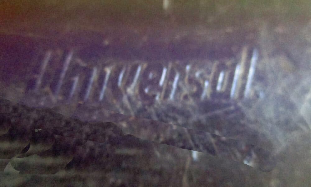 Universal logo in shell