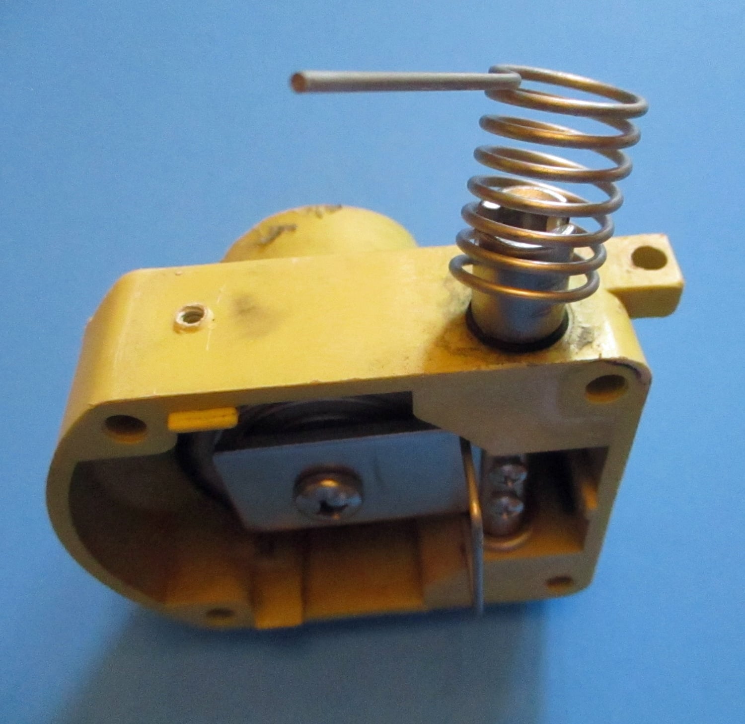 Dependo Outlet w/Flapper & Attached Spring 8 dependo
