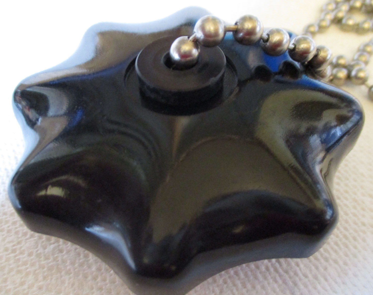 Cap, 1 1/2" Male with Chain 4 Cap 1 1/2" Male with Chain