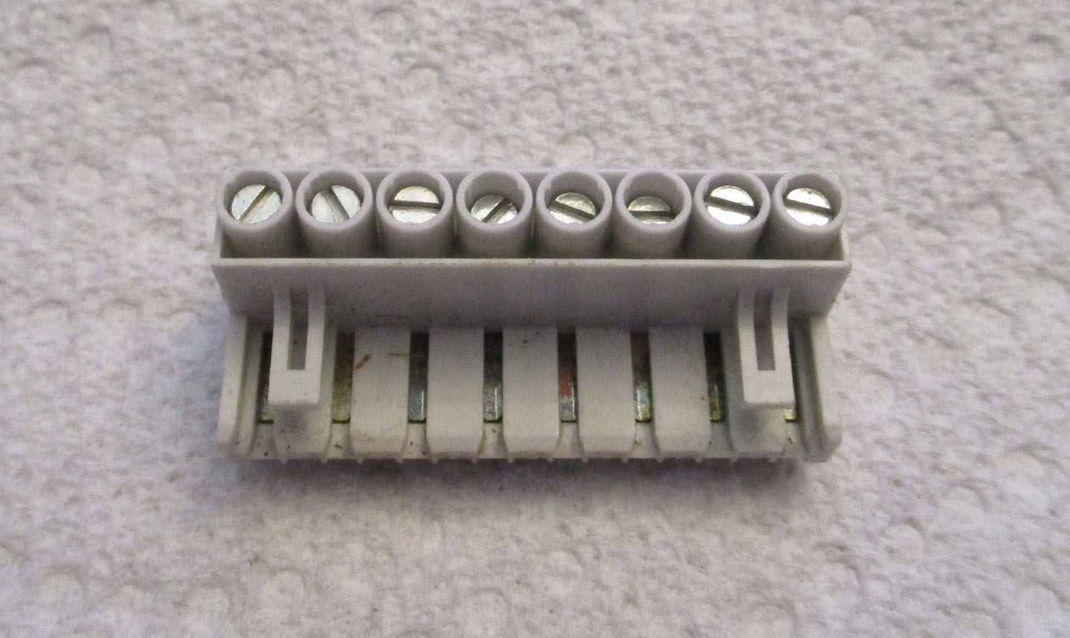 Terminal Plug Omni 8 Place Grey 1 5/8"L 4 Terminal Plug Omni 8 Place Grey 1 5/8"L