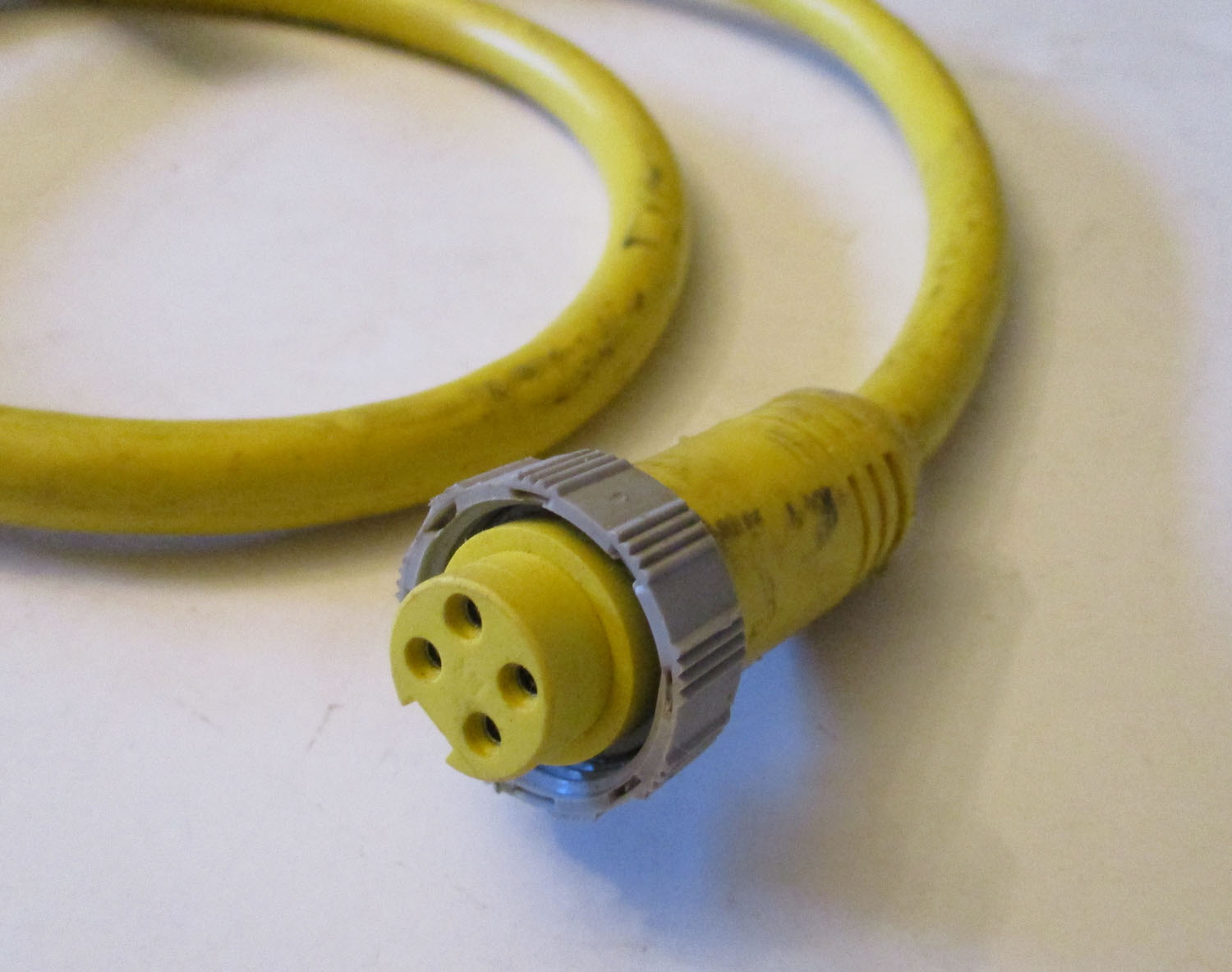 Cable Comm 4-Pin Female Straight 600V 10 Amp