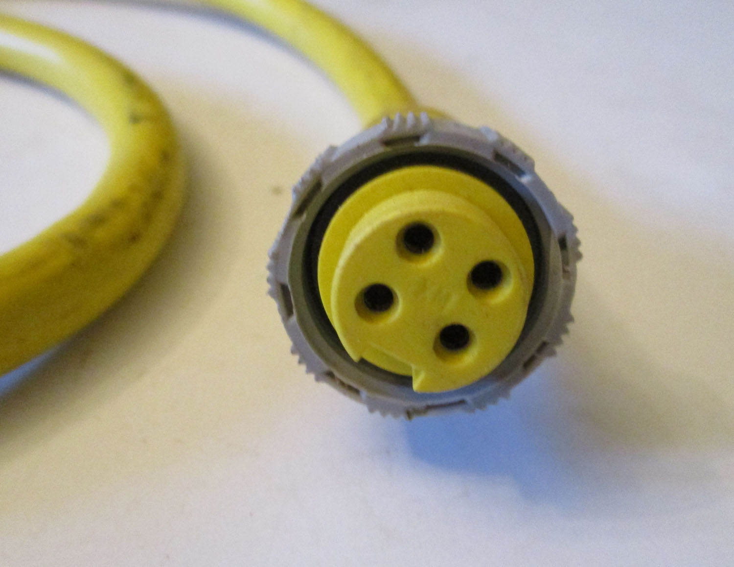 Cable Comm 4-Pin Female Straight 600V 10 Amp