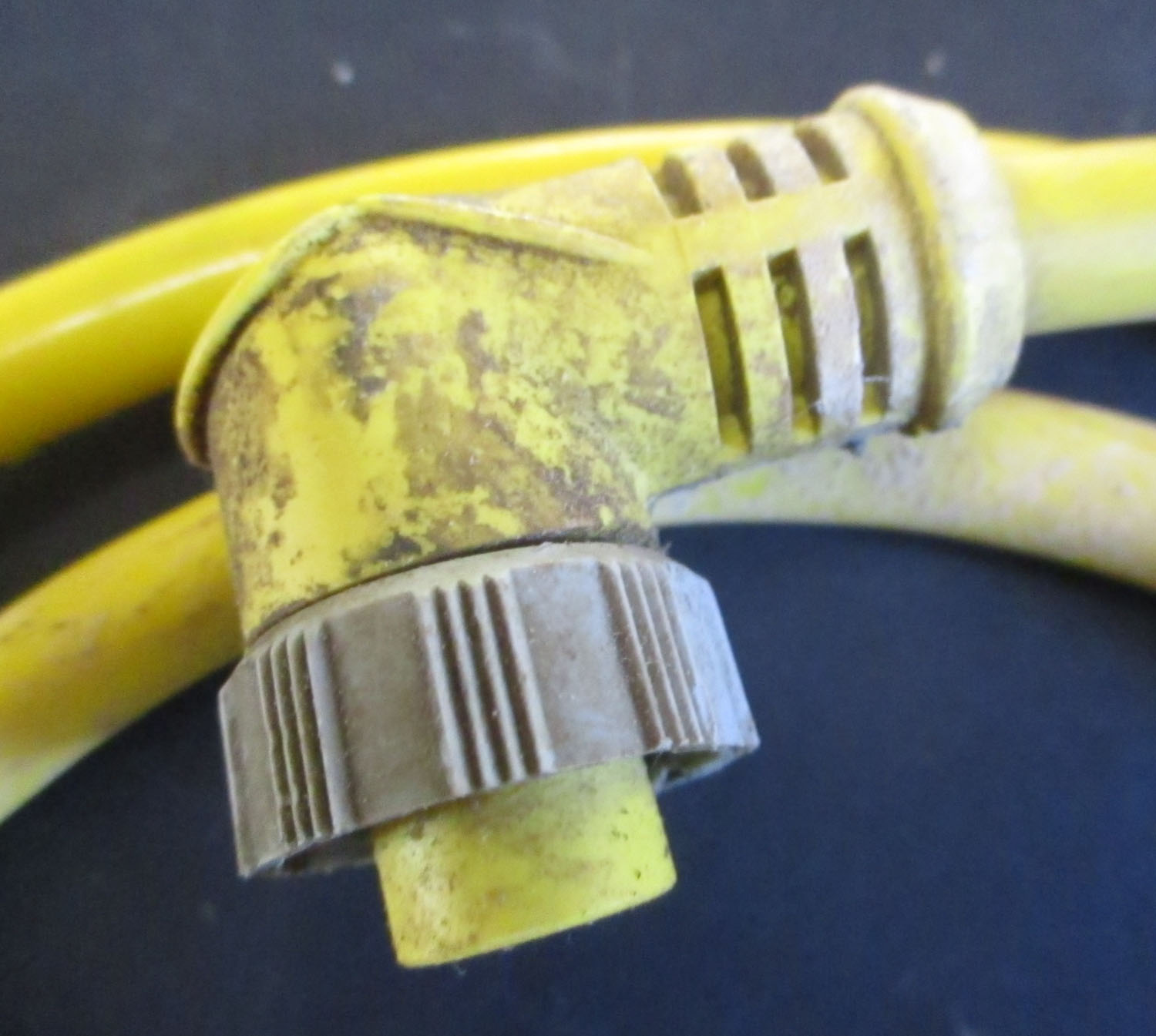 Cable Comm. 4-Pin Female 90° Plug 5'L