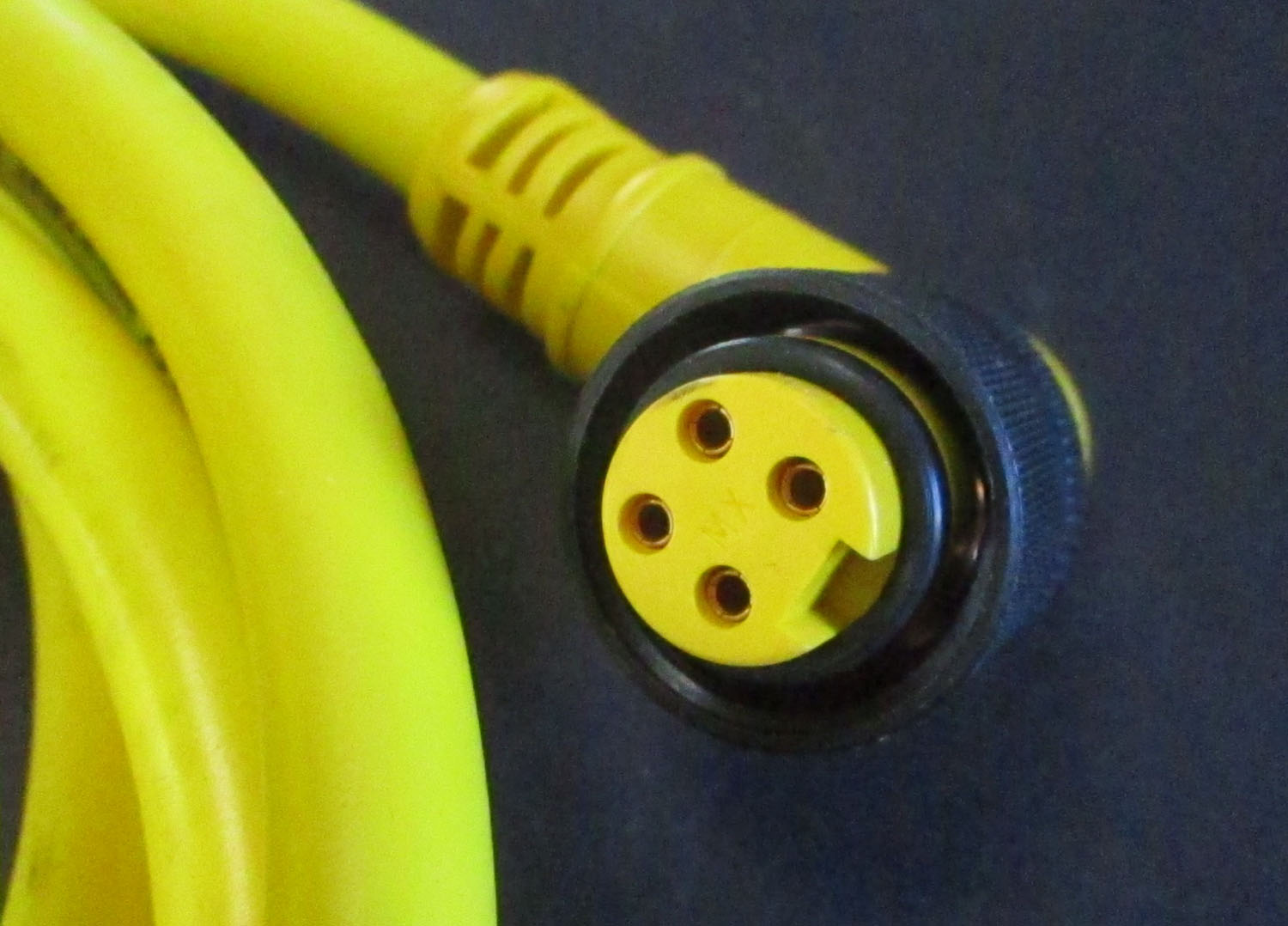 Cable Comm. 4-Pin Female 90° 600V 13Amp 9'L