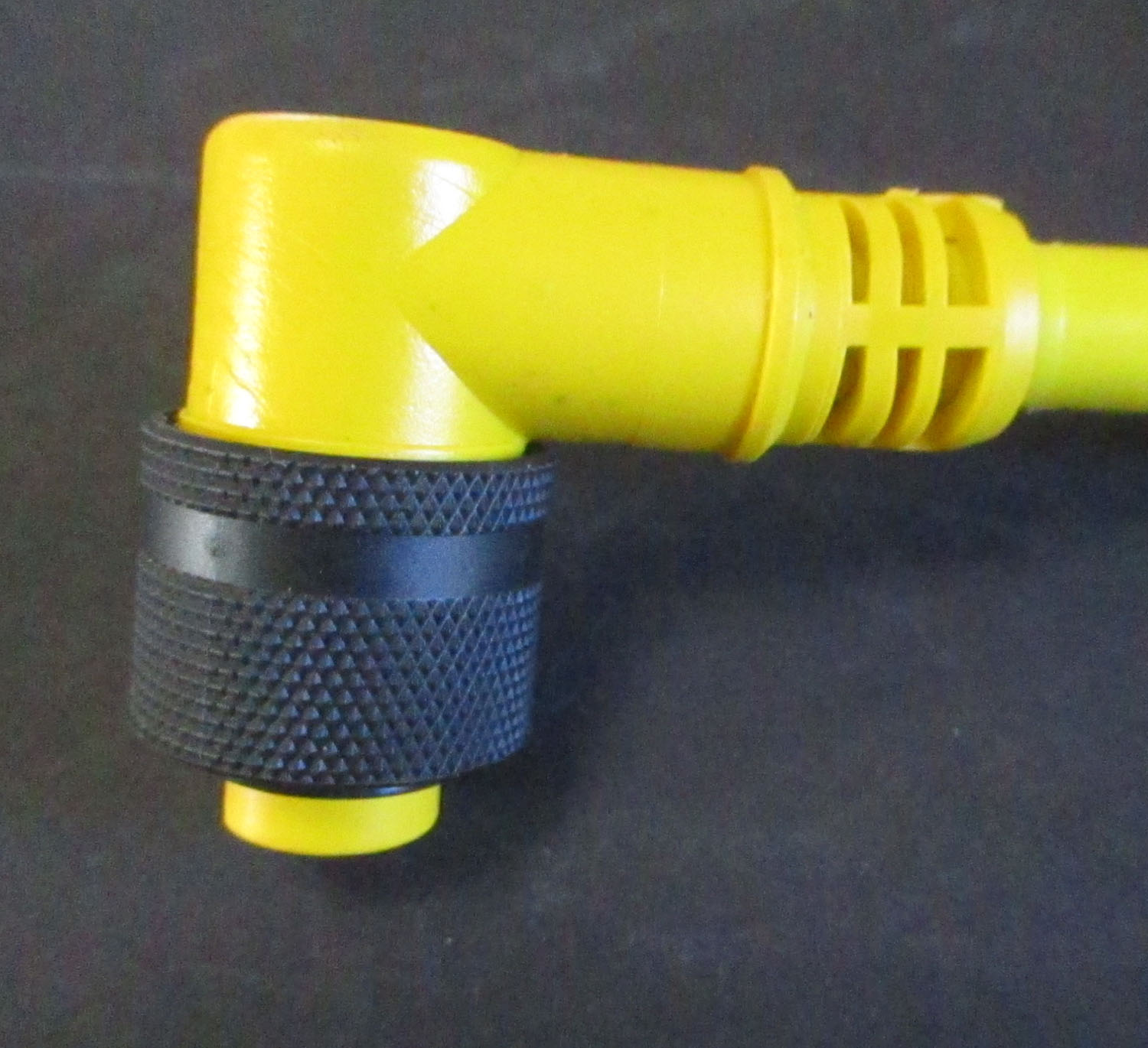 Cable Comm. 4-Pin Female 90° 600V 13Amp 9'L