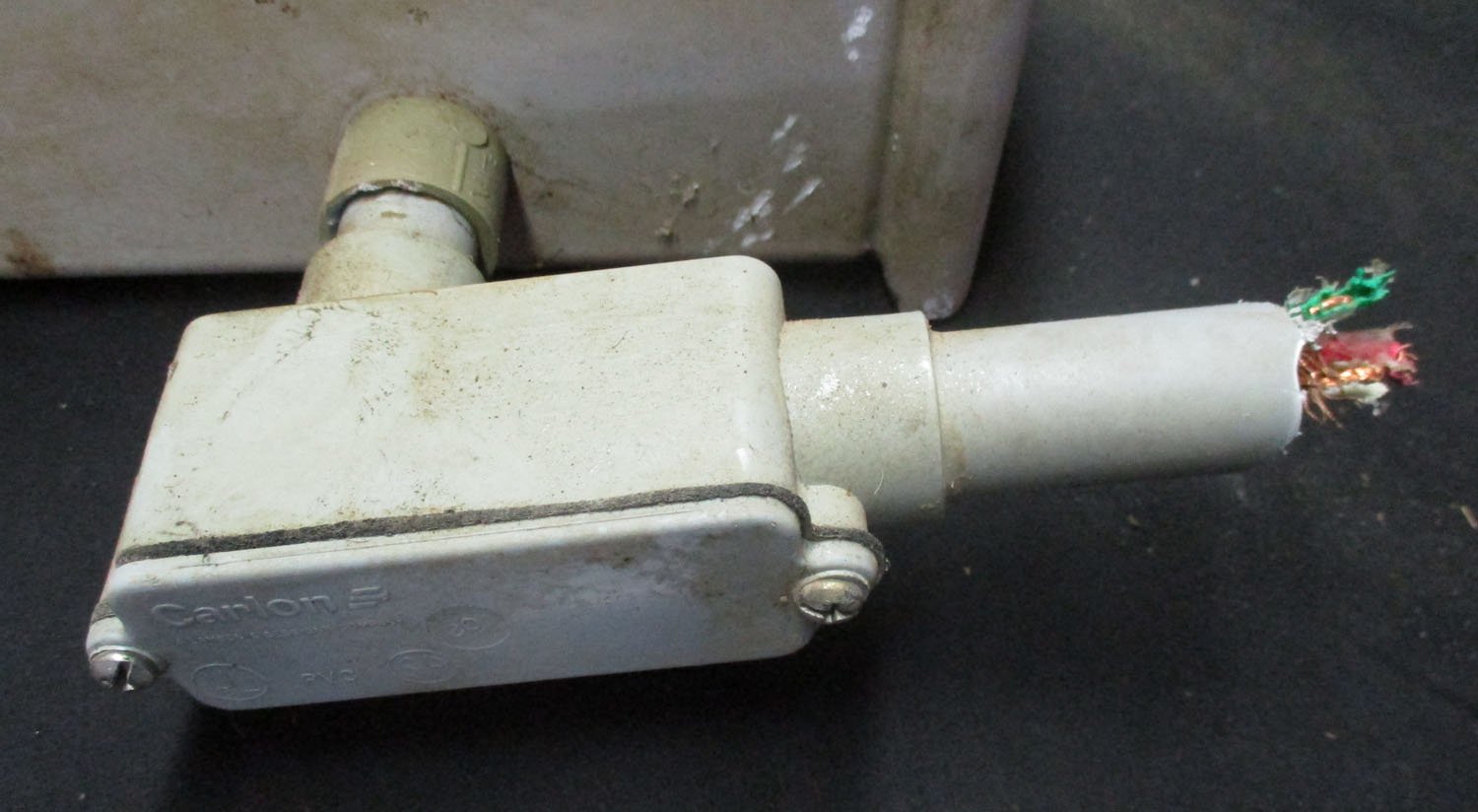 Power Supply W/ 1 Fuse Strip