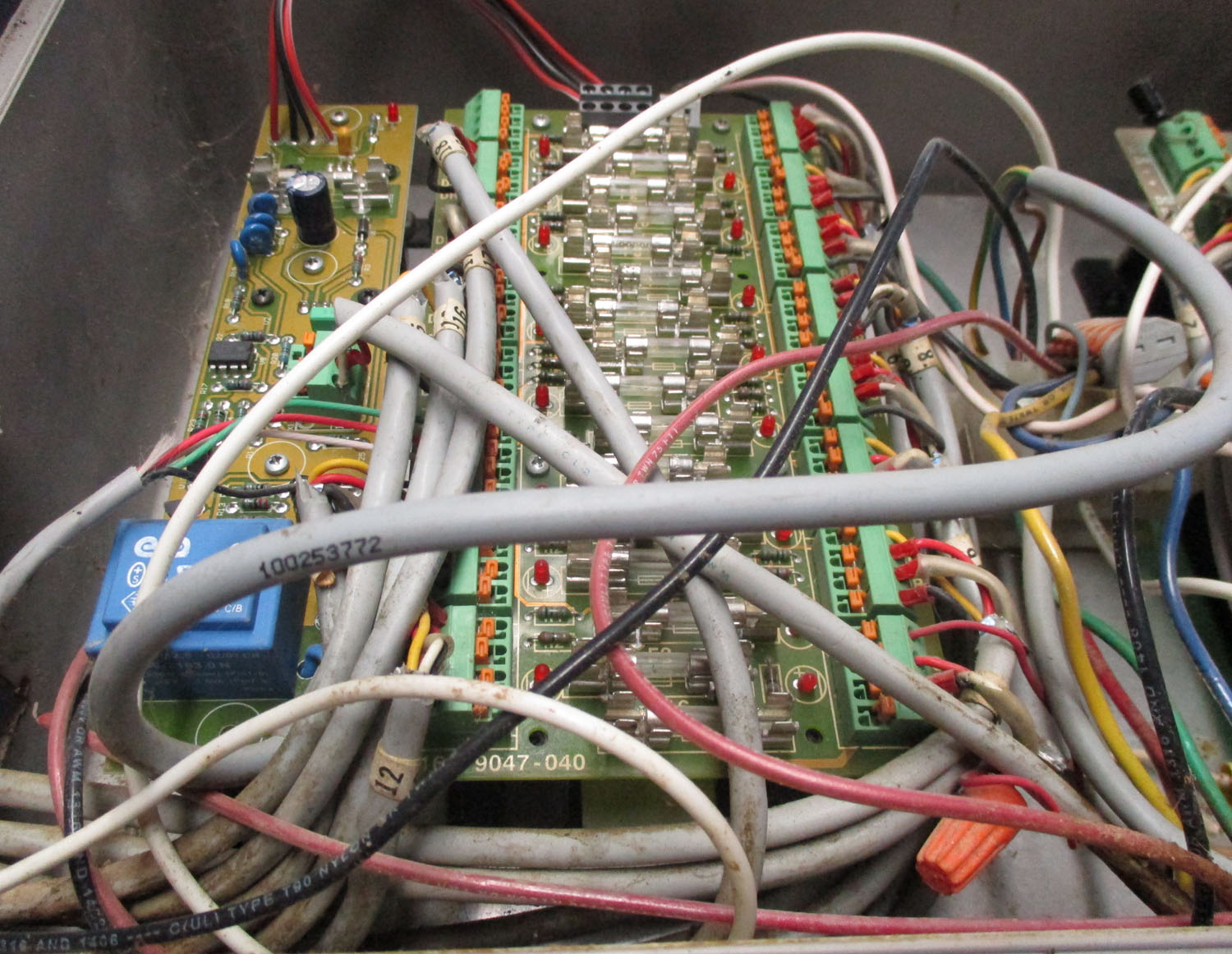 Power Supply W/ 2 Fuse Strips