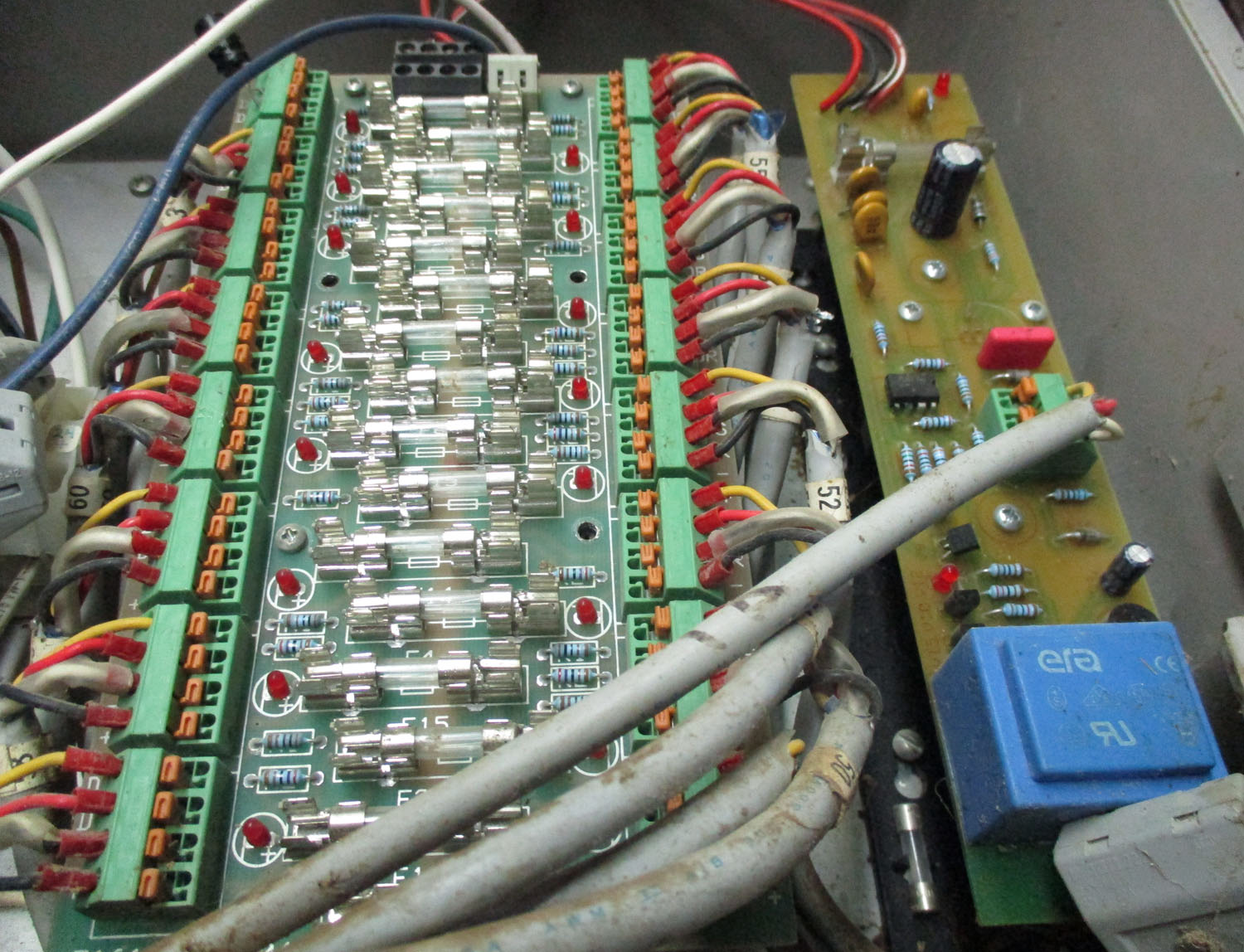 Power Supply W/ 2 Fuse Strips