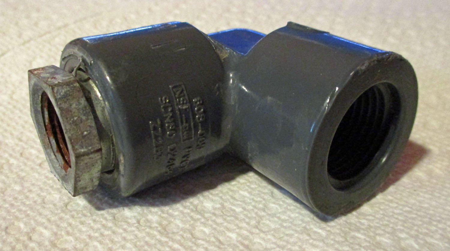 1/2" Threaded 90° Pulsator Connector 4 Connector 1/2", 2"L x 2 1/4"L