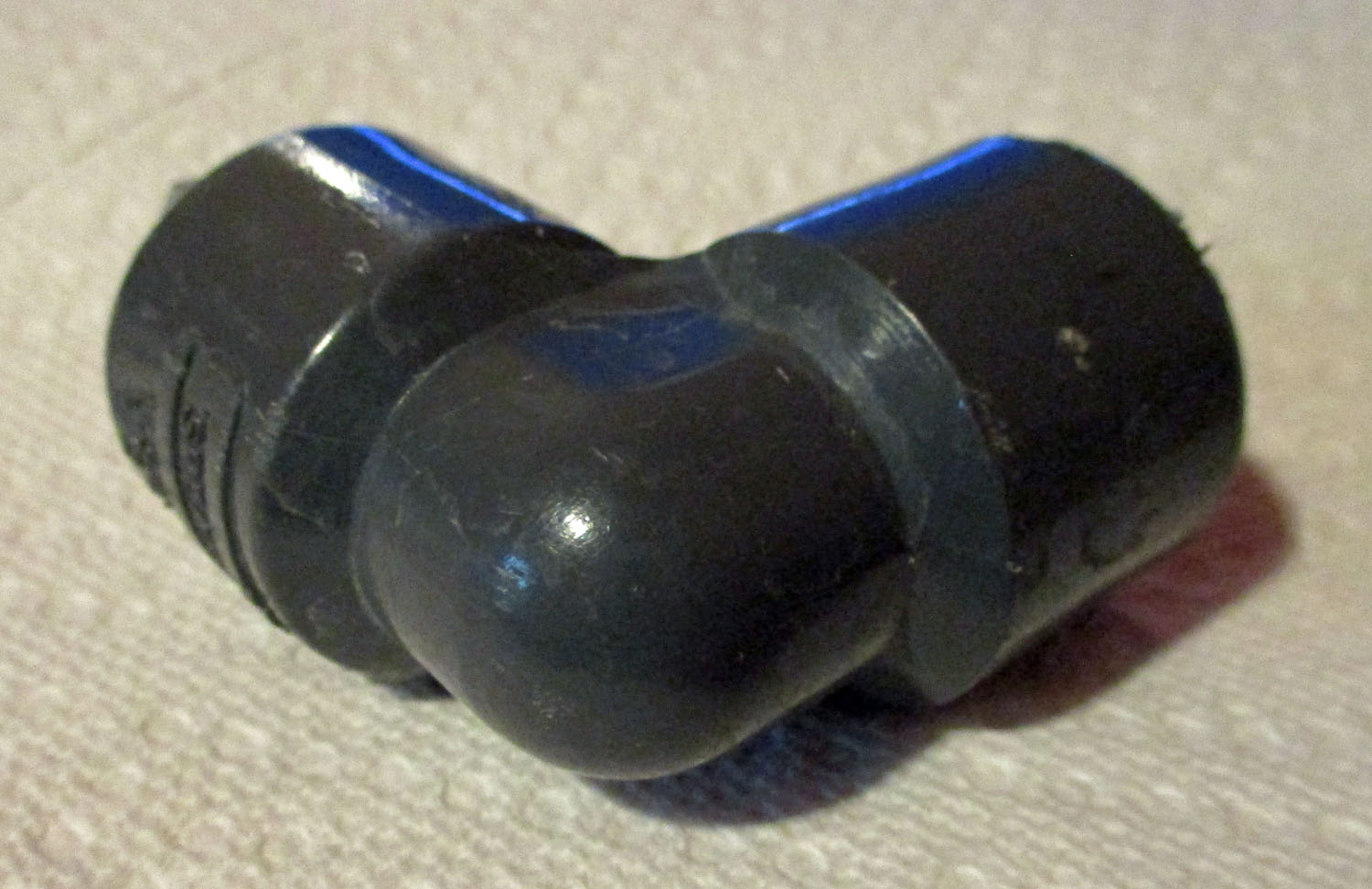 1/2" Threaded 90° Pulsator Connector 5 Connector 1/2", 2"L x 2 1/4"L