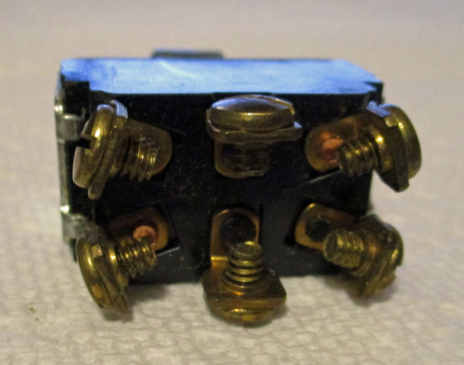 Switch Toggle Momentary 125-250 Vac