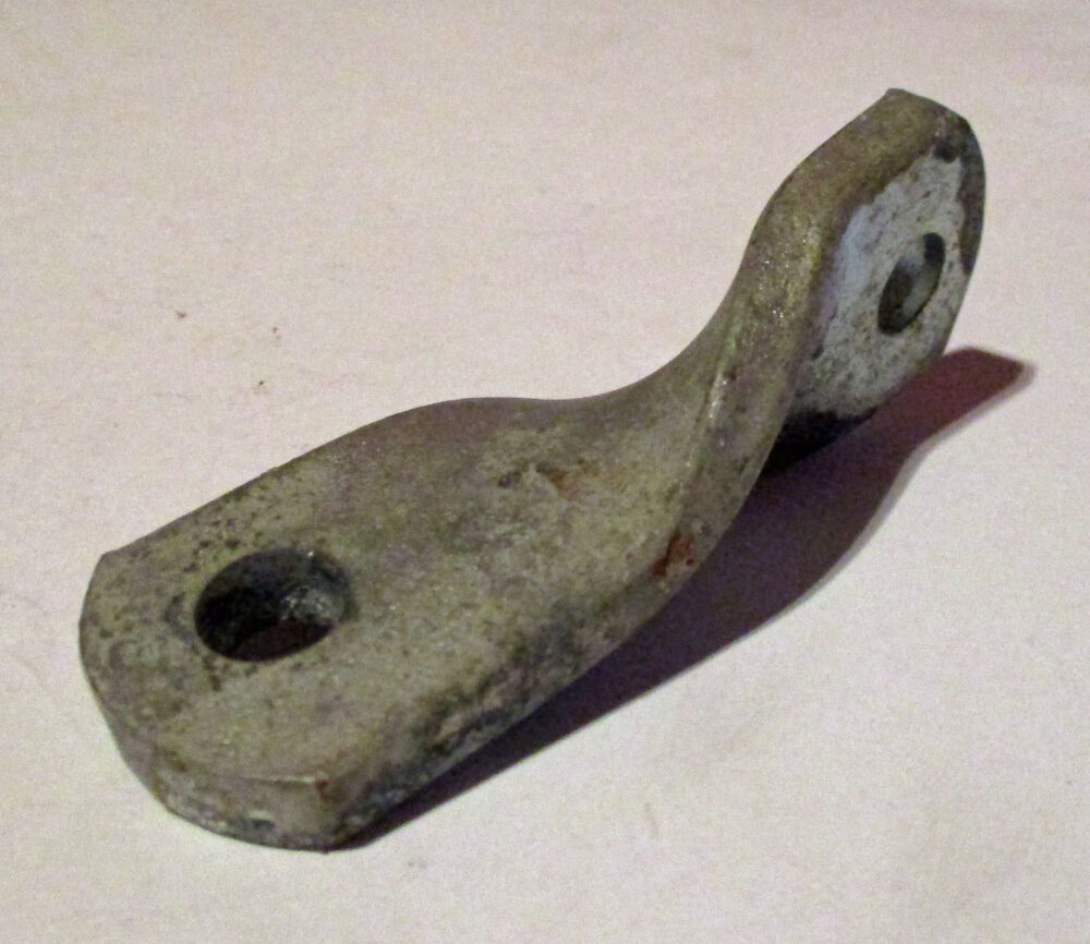 Bracket Twisted 2 15/16"L
