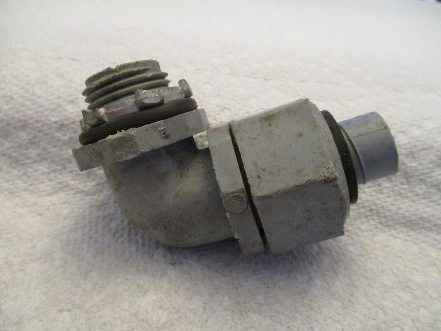 Connector Conduit 90° THD 11/16"OD 6 Connector Conduit 90° THD 11/16"OD