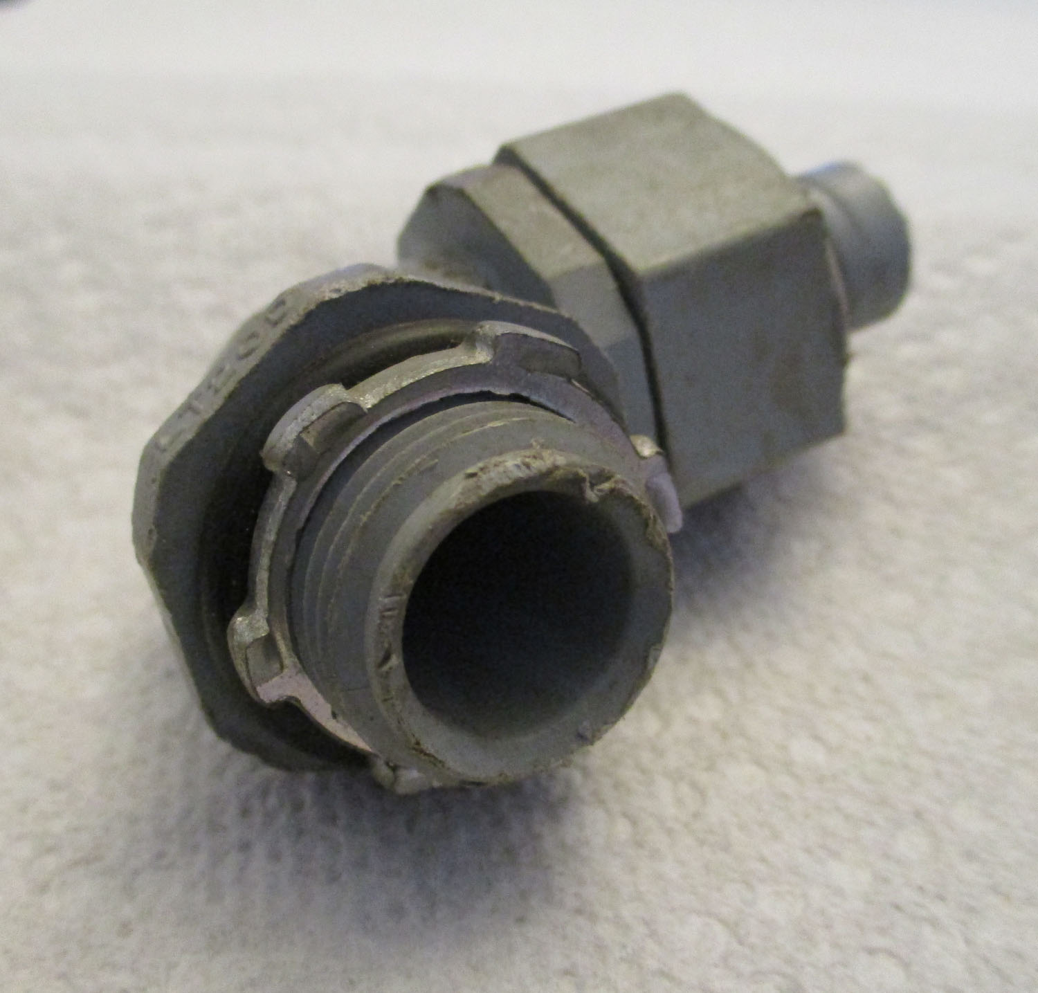 Connector Conduit 90° THD 11/16"OD 5 Connector Conduit 90° THD 11/16"OD