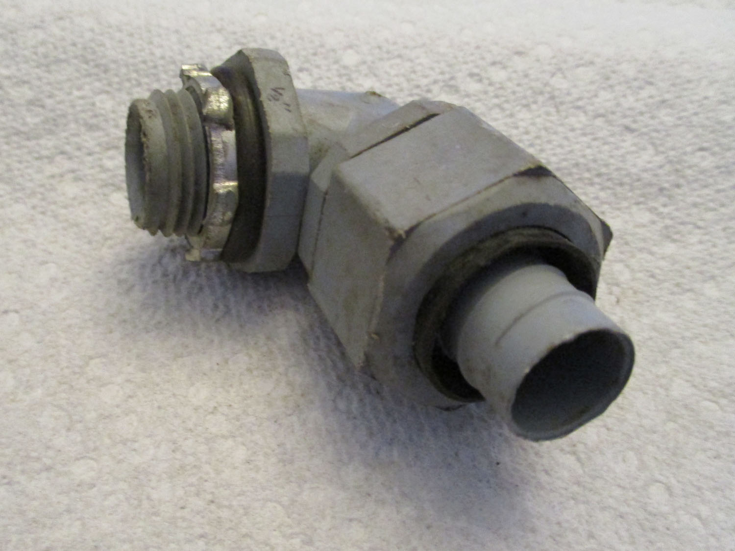 Connector Conduit 90° THD 11/16"OD 4 Connector Conduit 90° THD 11/16"OD
