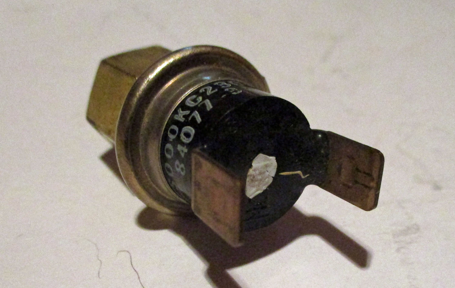 Adaptor 2 Prong Threaded M9V