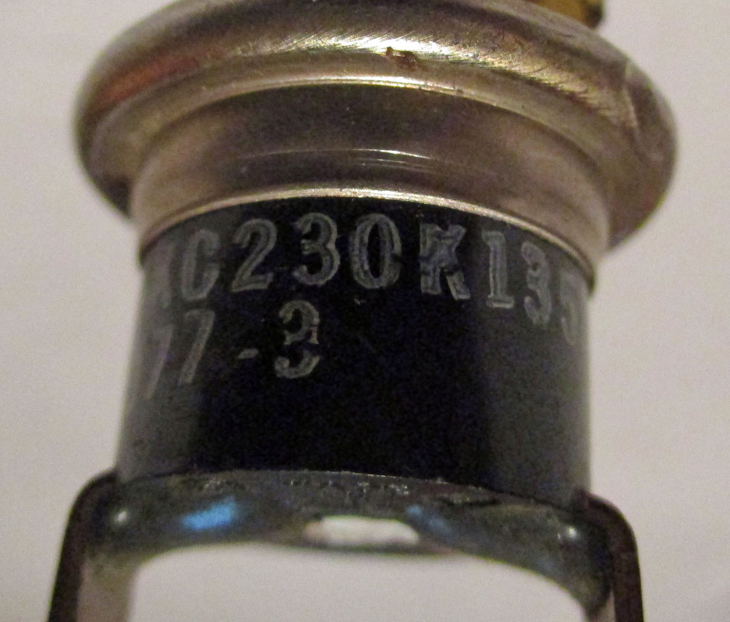 Adaptor 2 Prong Threaded M9V