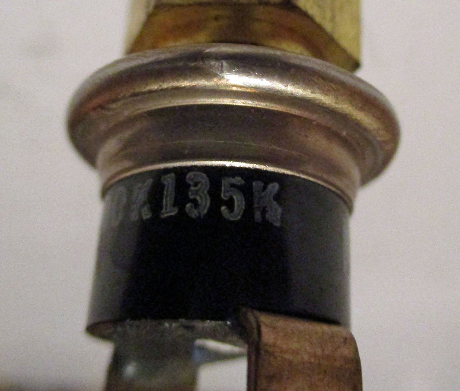 Adaptor 2 Prong Threaded M9V