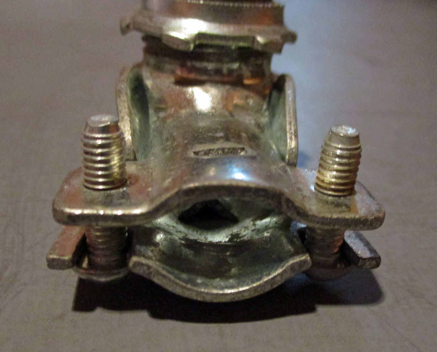 90° Squeeze Connector, Non-Insulated 2"L 8 Connector Squeeze 90° Non-Insulated 2"L