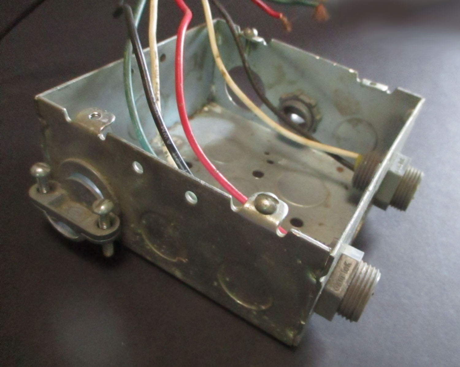 Box Junction w/ 2 4Pin Pigtails