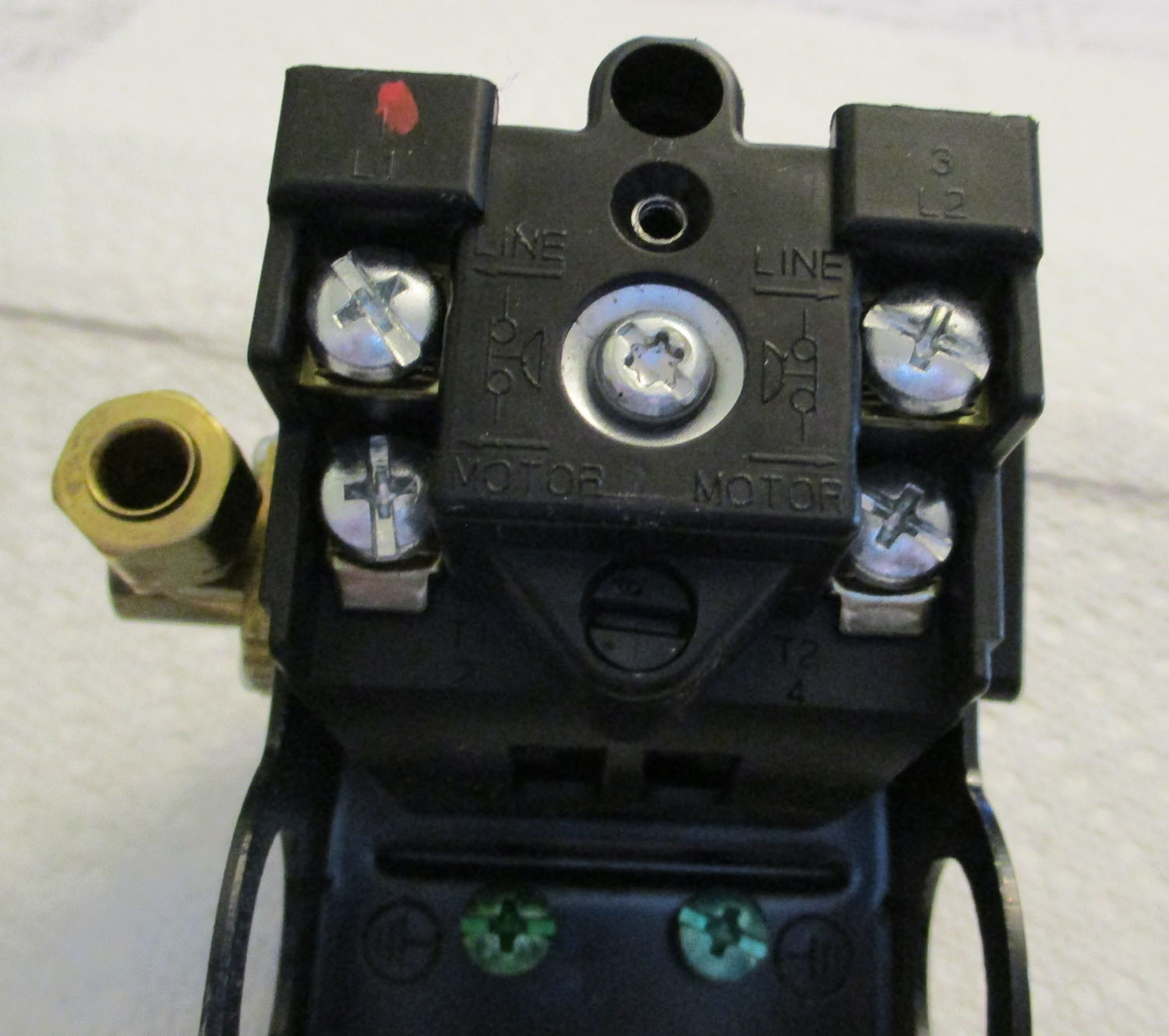 Switch Pressure Hubbell 120600VAC 32240VDC 15HP