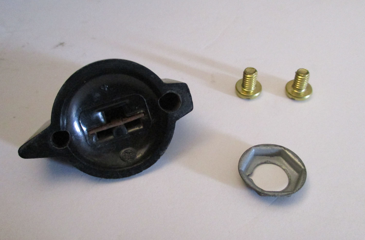 Knob 1 1/2"L w/Screws #8-32 THD SZ 4 Knob 1 1/2"L w/Screws #8-32 THD SZ