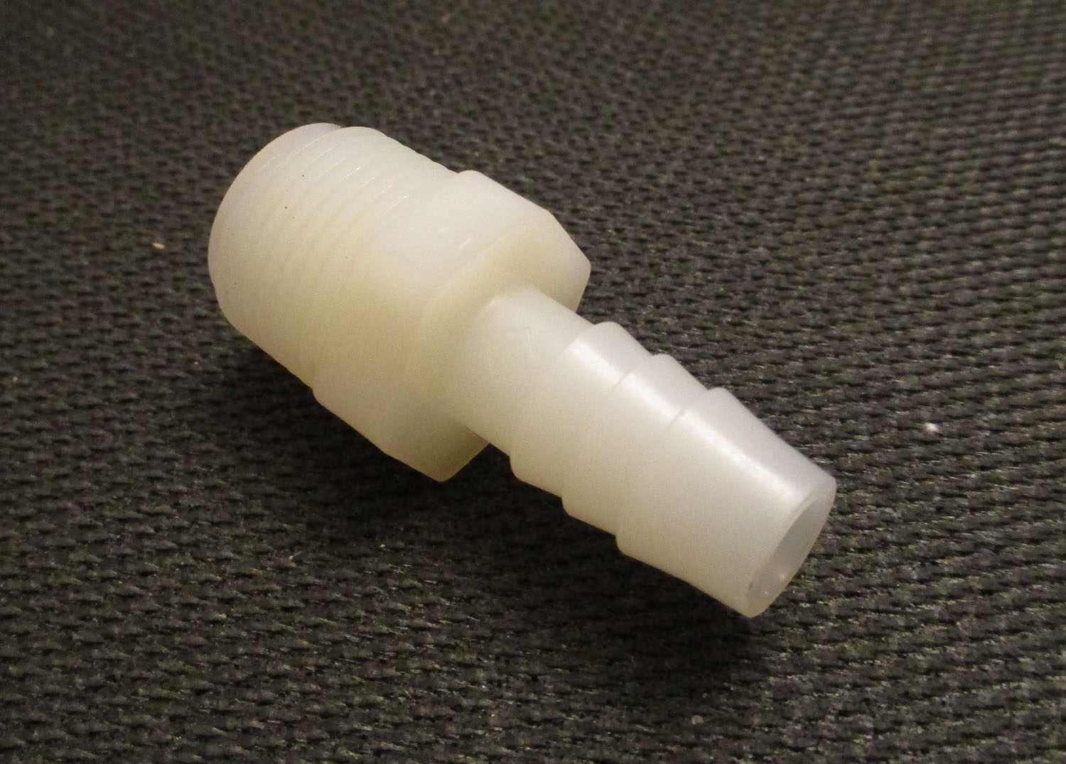 Nipple Barbed 3/8" with Threaded End 6 Nipple Barbed 3/8" with Threaded End
