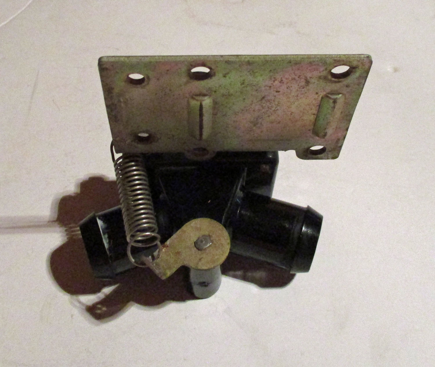 Spring-Operated Drain 4 Drain 4 3/8"L x 3 5/8"W o/all