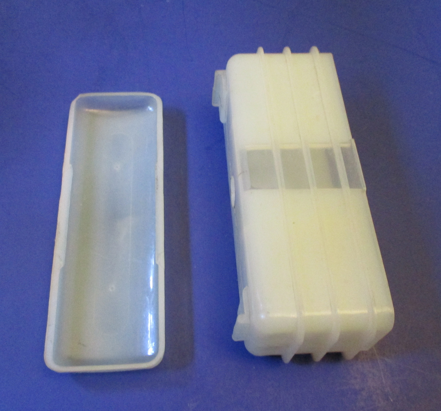 Reservoir For Vacuum Pump Oil