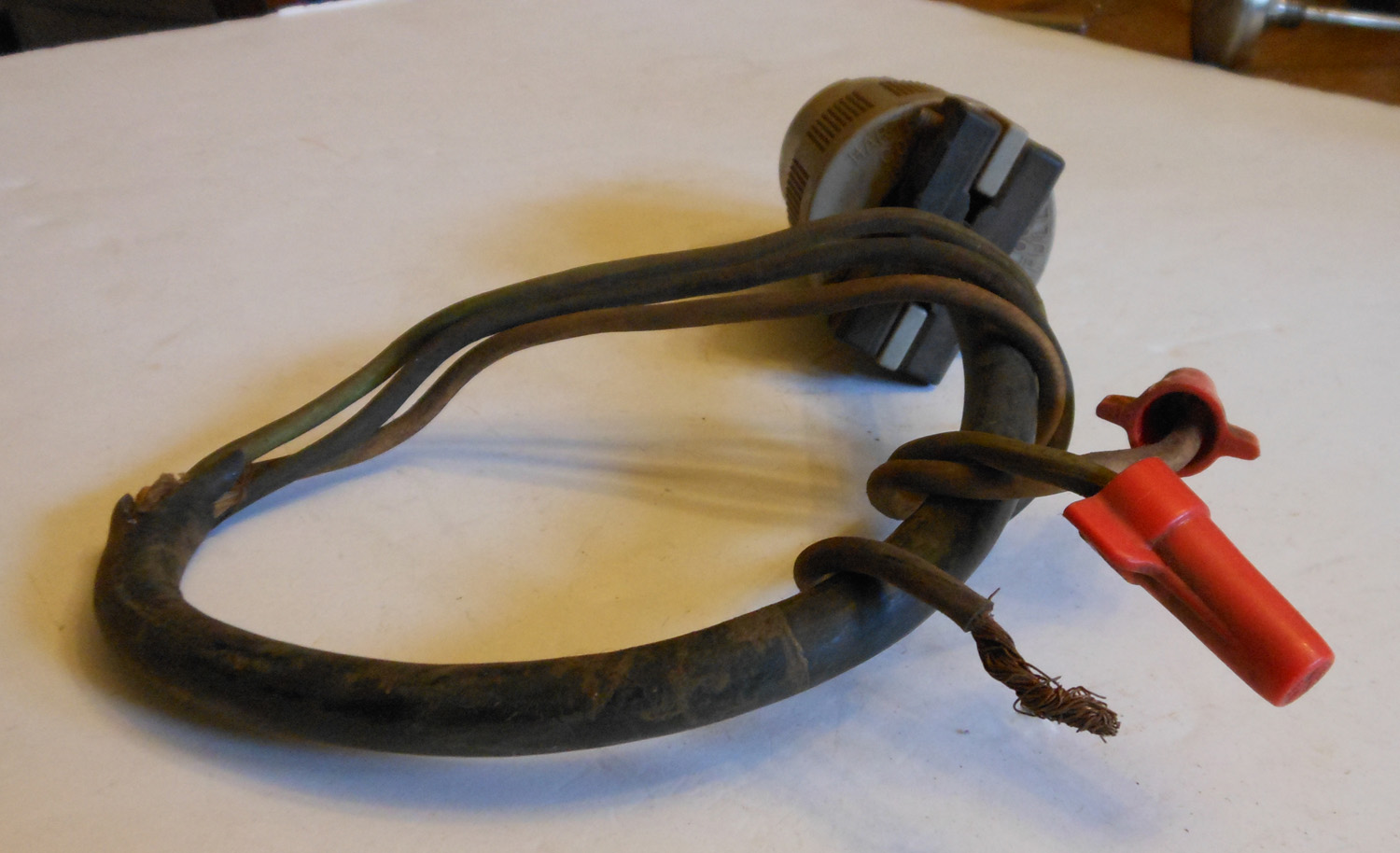 Plug Electrical 3 1/4"L 4 Plug Electrical 3 1/4"L