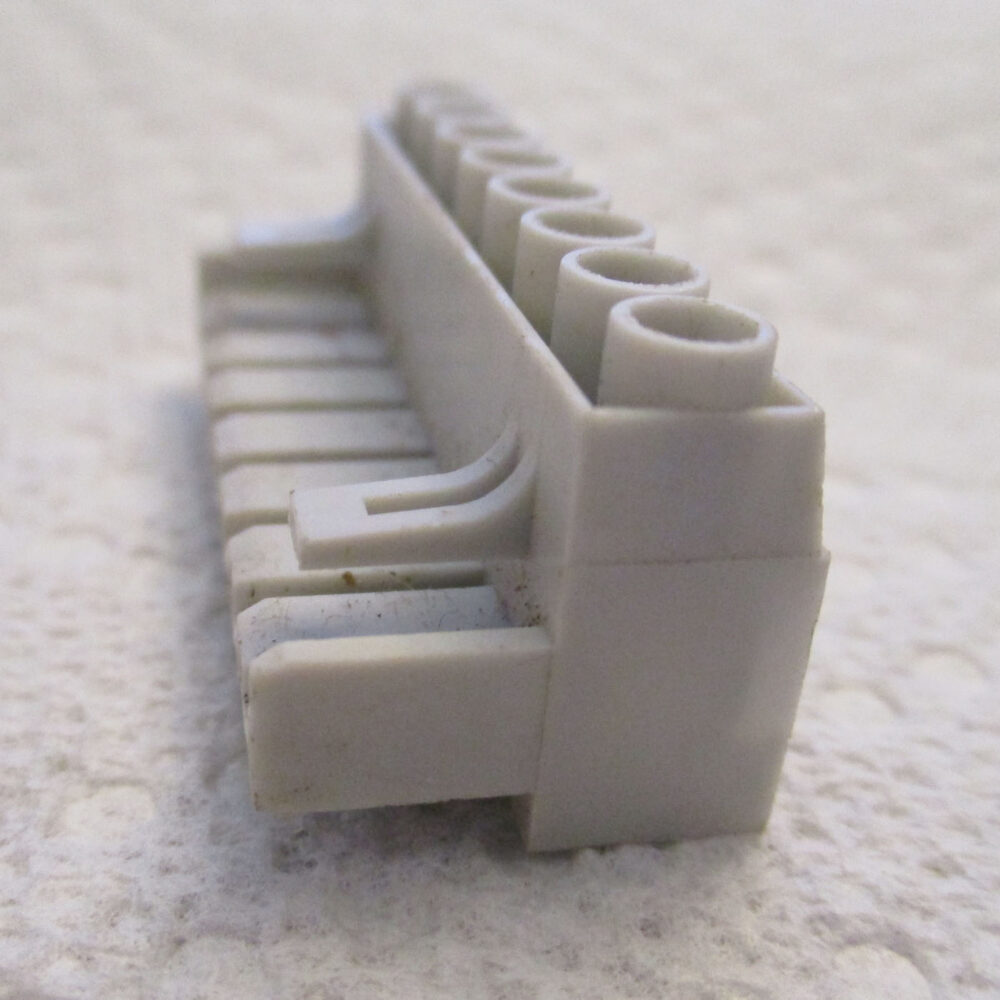 Terminal Plug Omni 8 Place Grey 1 5/8&Quot;L