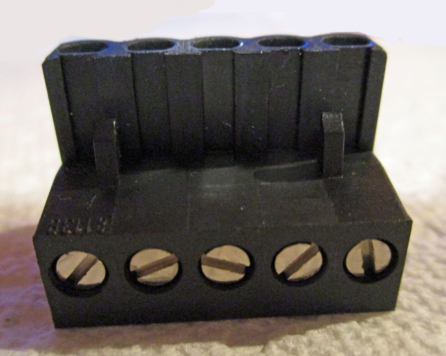 Terminal Plug, 5-Place 3 Terminal Plug 5 Place Omni Black 1"L