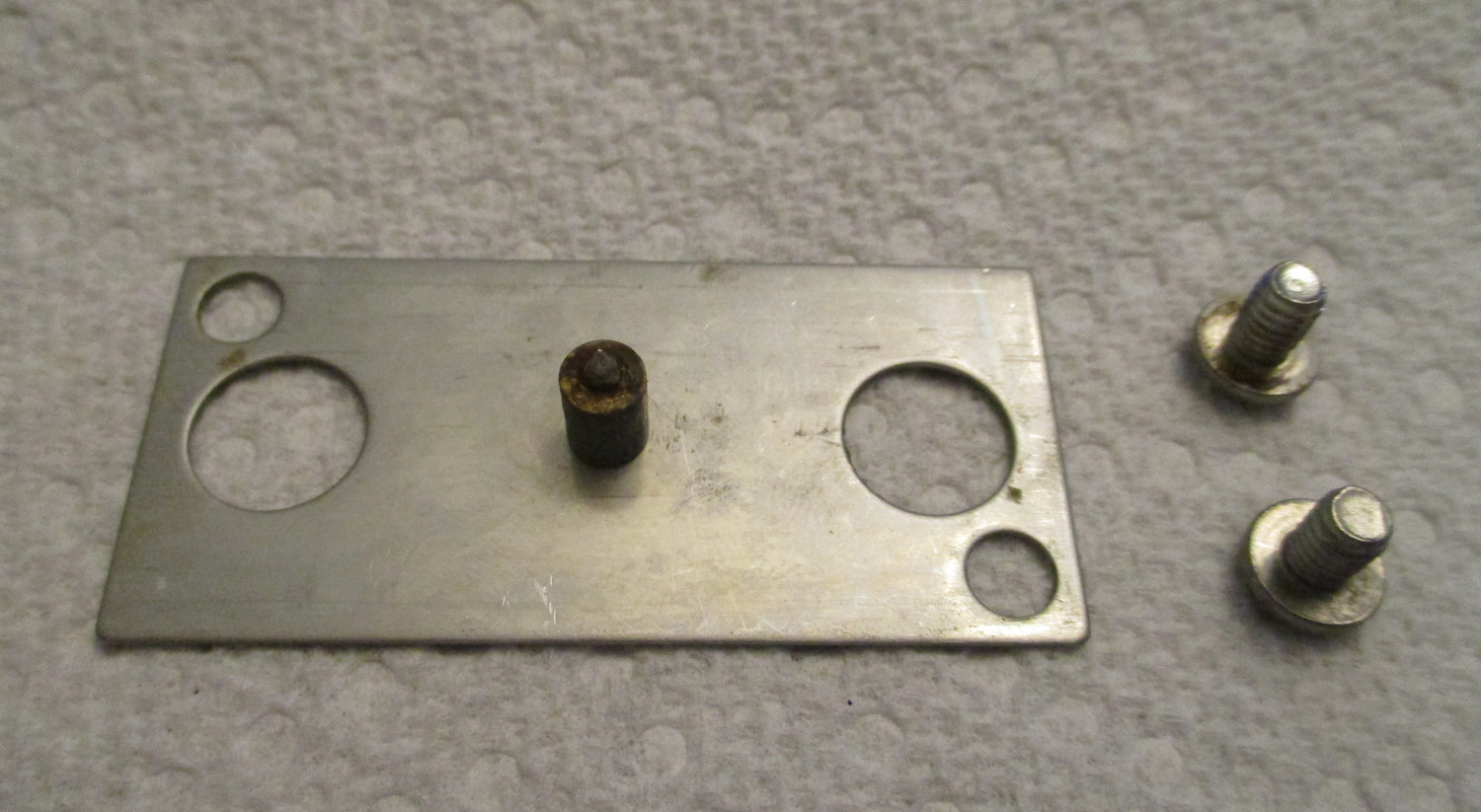 Plate Ground With Screws 2 1/8"L