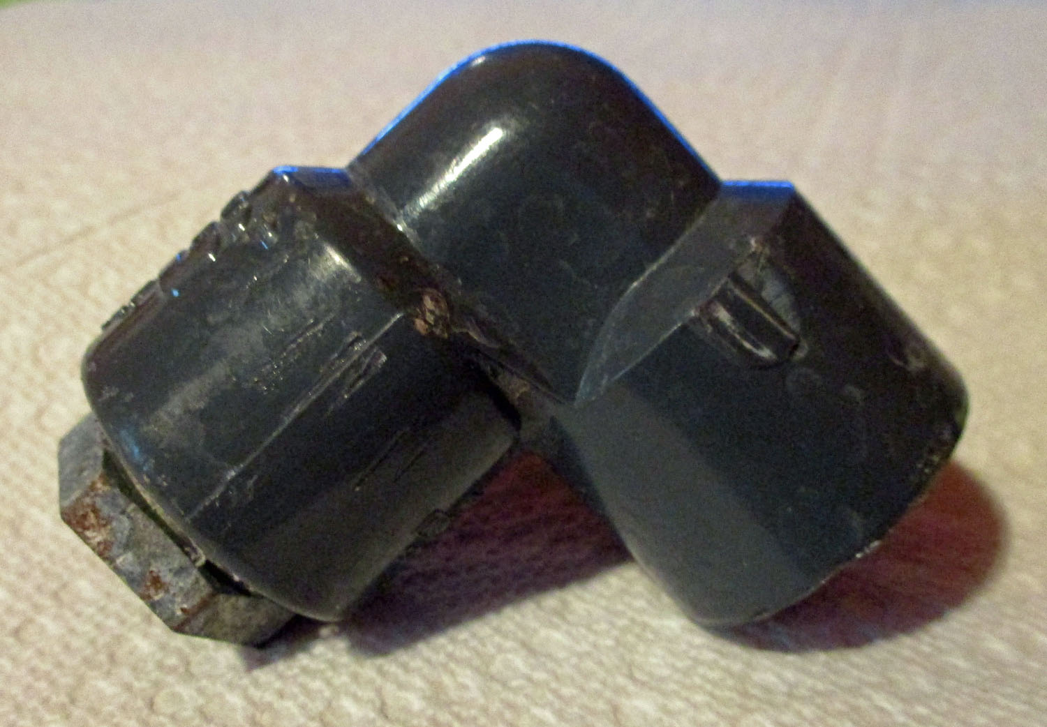 1/2" Threaded 90° Pulsator Connector 3 Connector 1/2", 2"L x 2 1/4"L