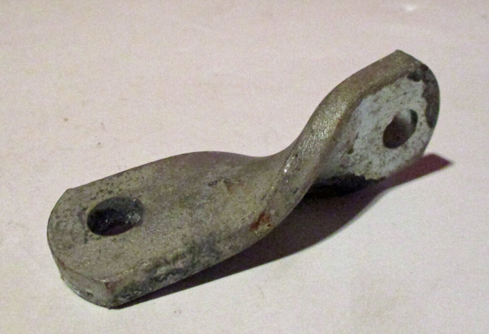 Bracket Twisted 2 15/16"L