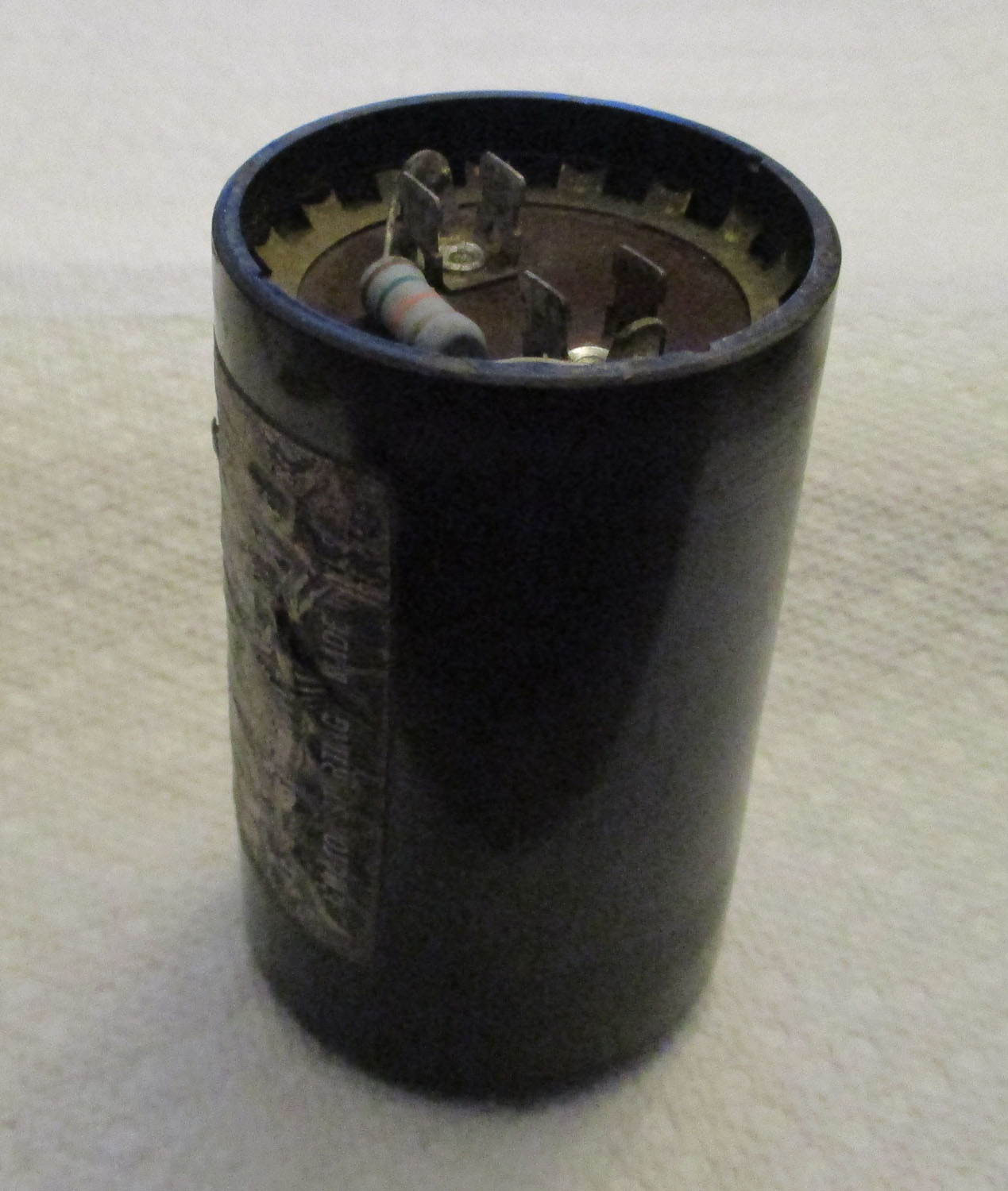 Capacitor Start with Resistor 270µF 220V 3 Capacitor Start with Resistor 270µF 220V