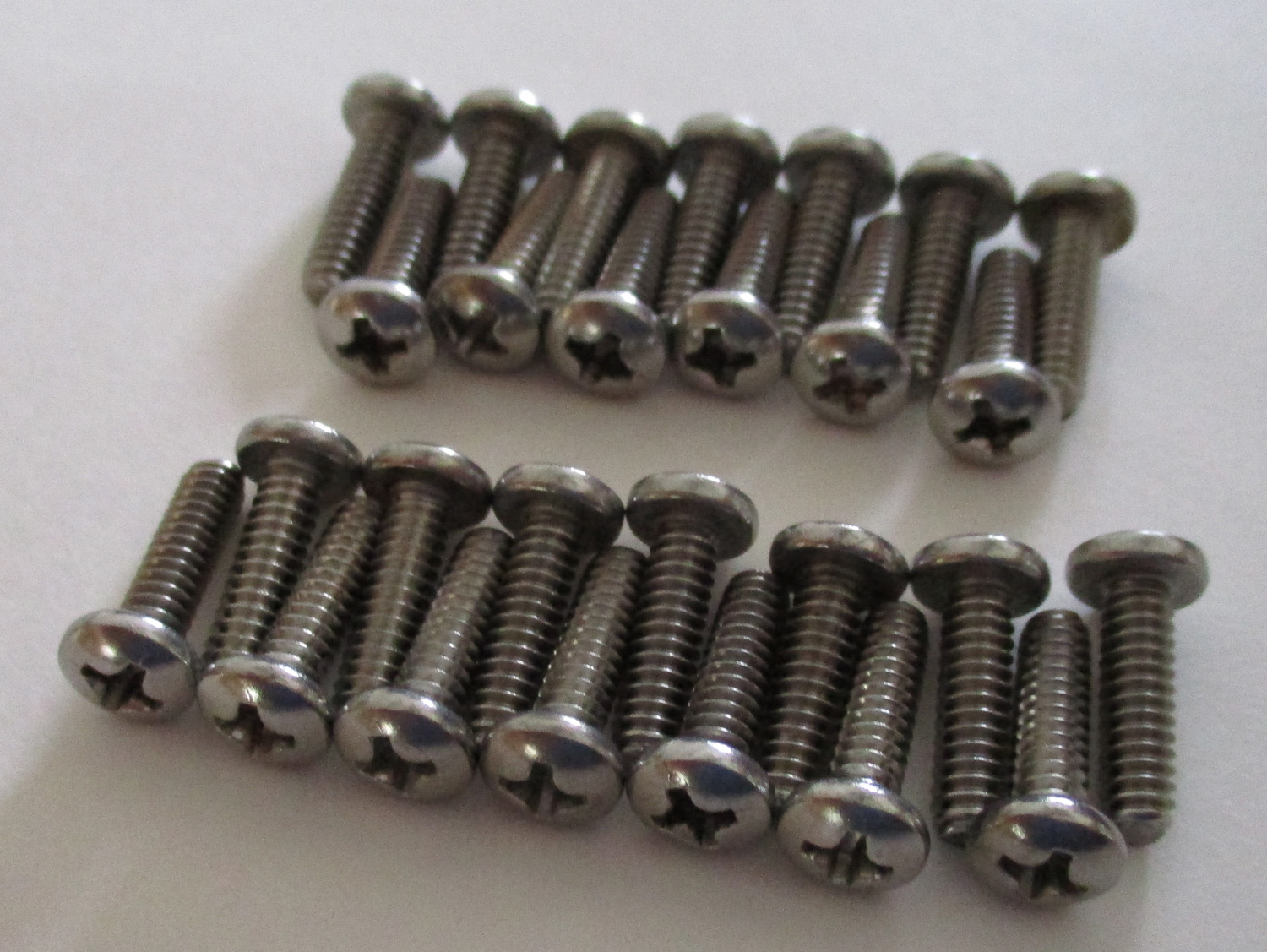 Screws, SS PN PH, 9/16"L 1/4" Head OD, #6-32 THD SZ, Pkg./28 3 Screws, SS PN PH, 9/16"L 1/4" Head OD, #6-32 THD SZ, Pkg./28