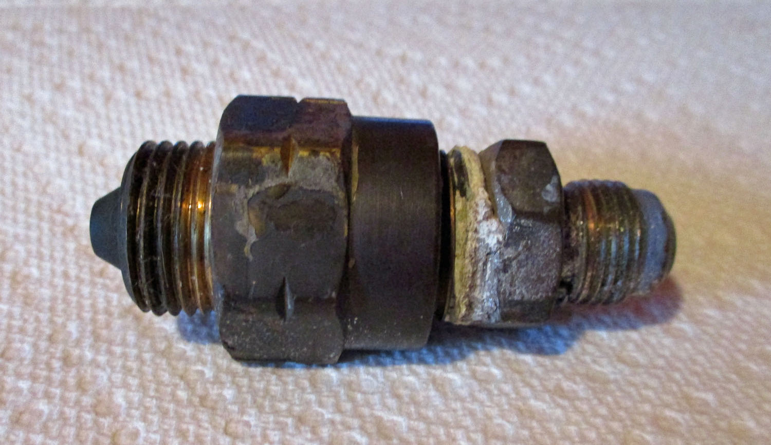 Reducer 2 13/16"L, 7/32