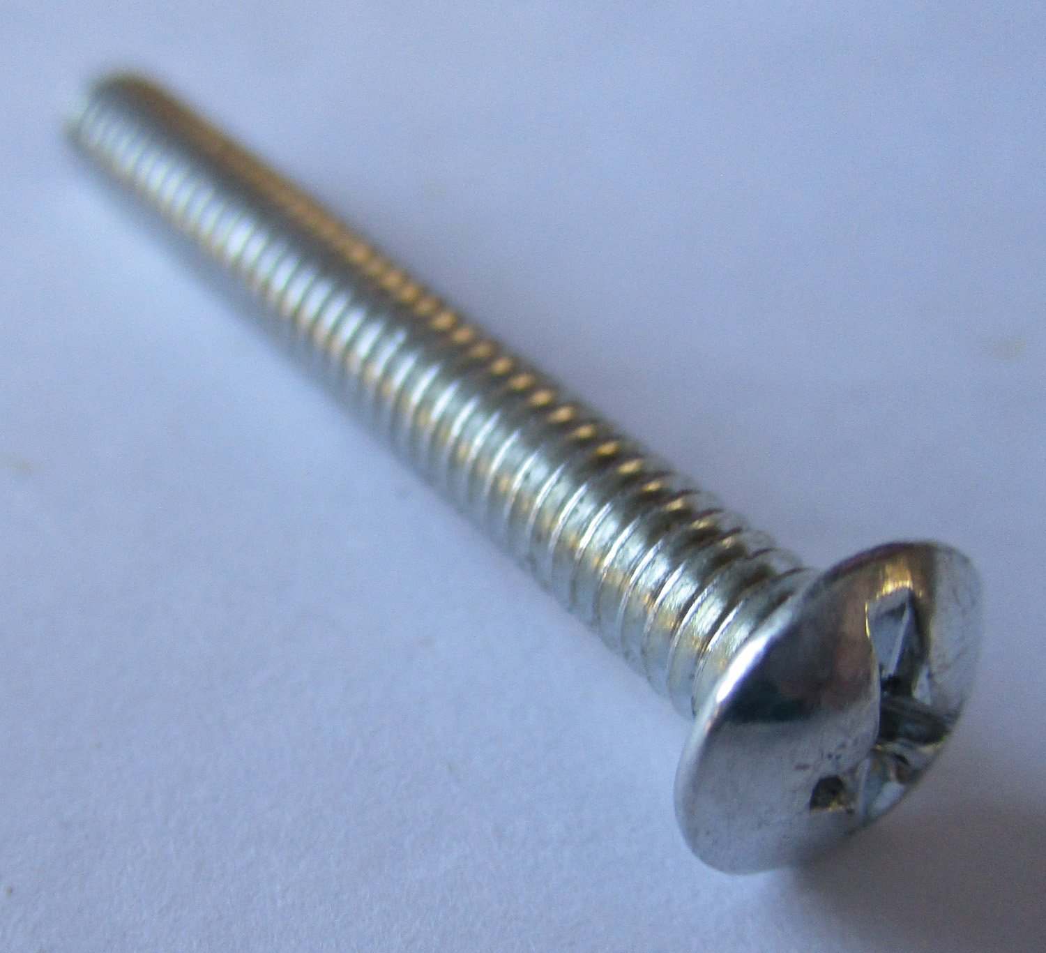 Screw, RH Combo, 1 5/16"L #8-32 THD SZ 3 Screw, RH Combo, 1 5/16"L #8-32 THD SZ