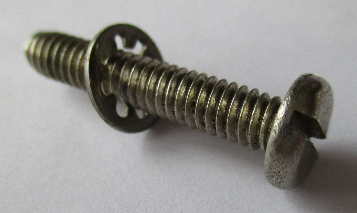 Screw, Pn Sl W/Washer, 15/16&Quot;L #8-32 Thd Sz, Pkg./25