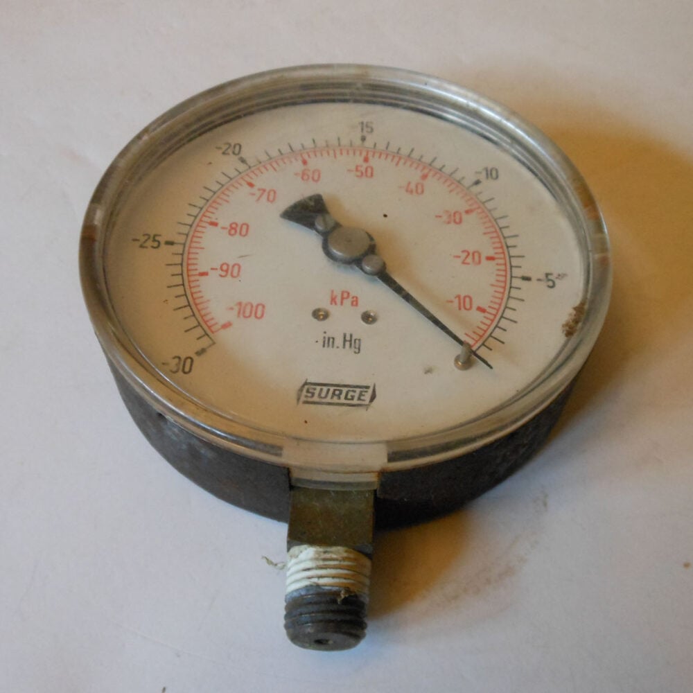 Gauge Vacuum with Lens