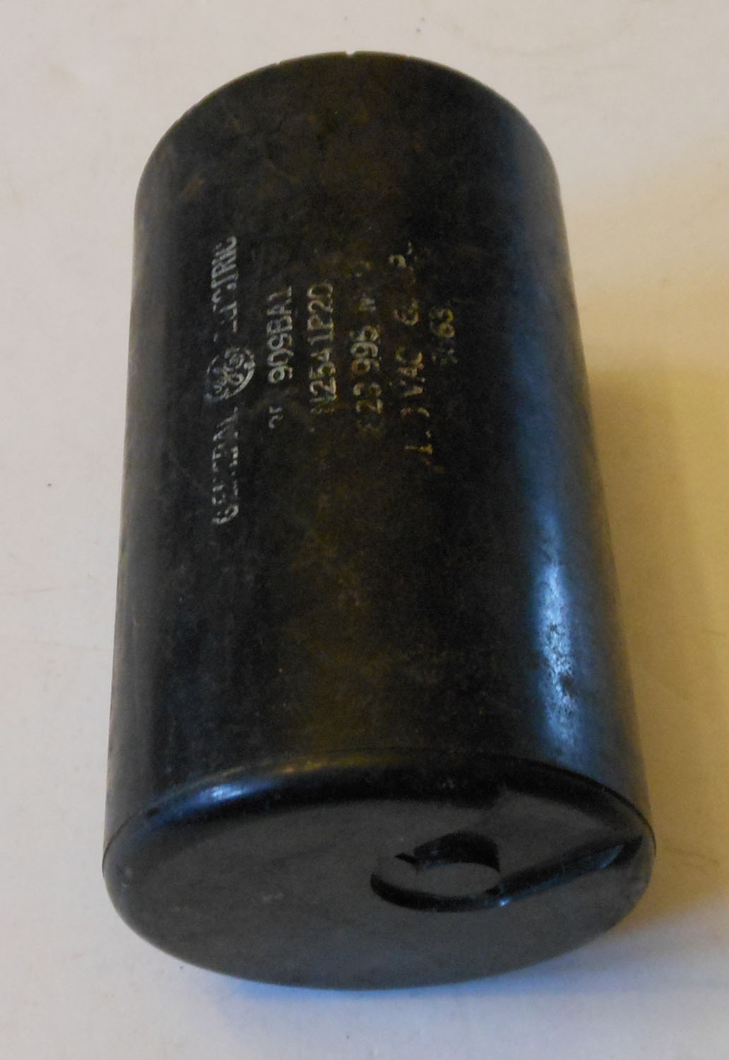 Capacitor Start 829-995µF 110VAC 909BA1 3 Capacitor Start 829-995µF 110VAC 909BA1