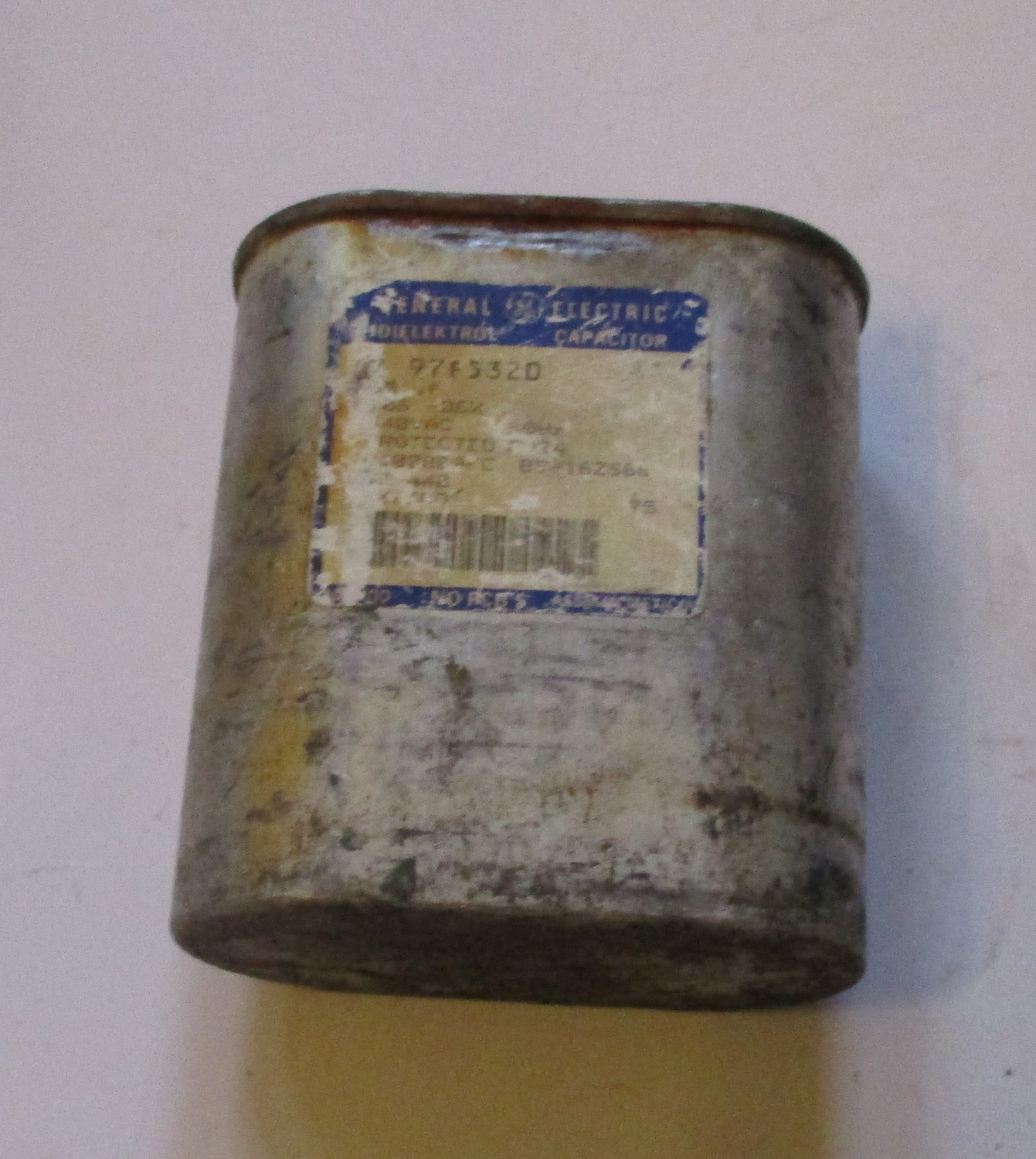 Capacitor Run 140VAC 55µF 97F3320 3 Capacitor Run 140VAC 55µF 97F3320